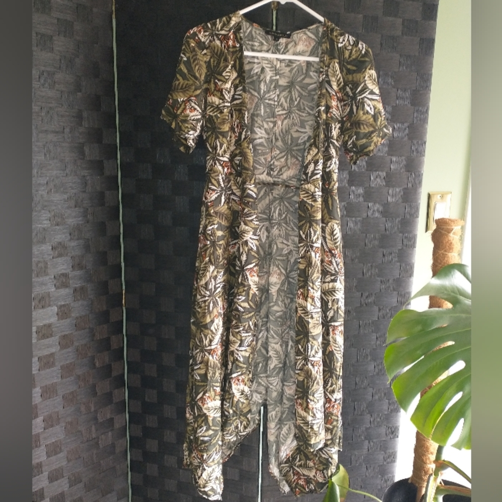 Banana republic's women green tiger printed handkerchief hem wrap dress - Picture 11 of 11